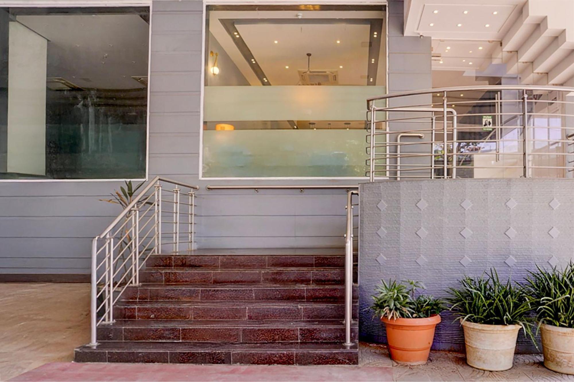 Hotel Super Townhouse Exhibition Centre Goregaon 3*